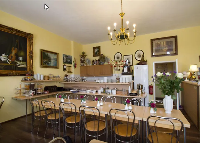 هوتل آم شتوتغارتر إك 2*