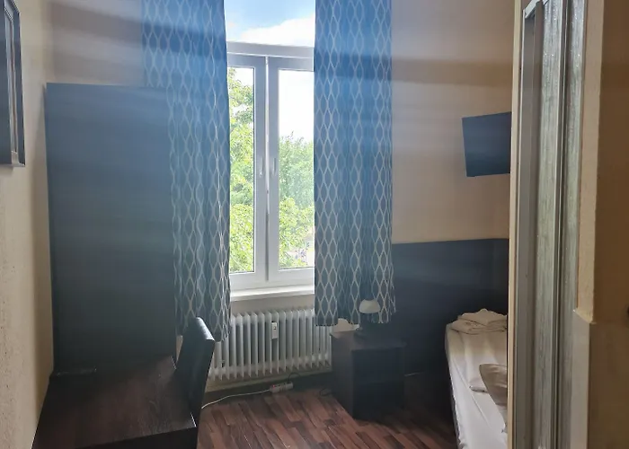 هوتل آم شتوتغارتر إك 2*